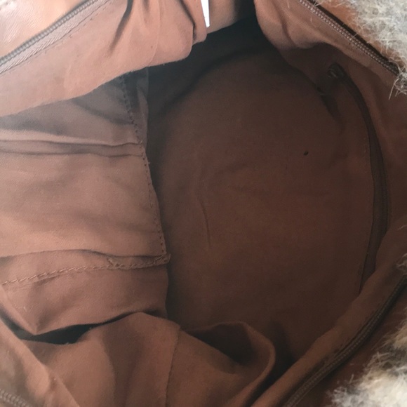 Fur Trimmed Handbag - Picture 3 of 4